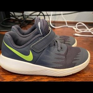 Nike star runner toddler shoes 9C